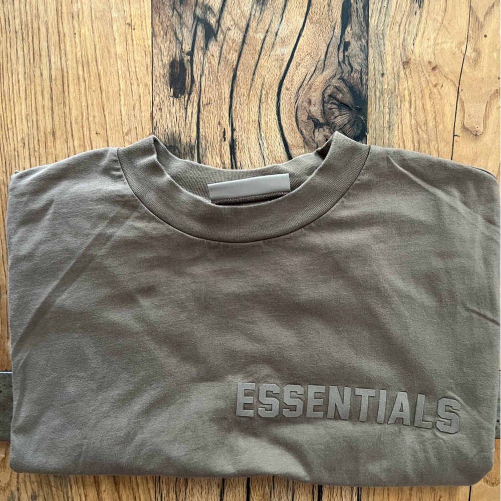 Smoke Grey Essential’s Men’s Tee